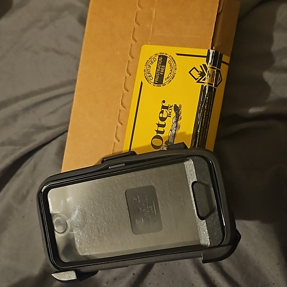 Phone case - Picture 1 of 2